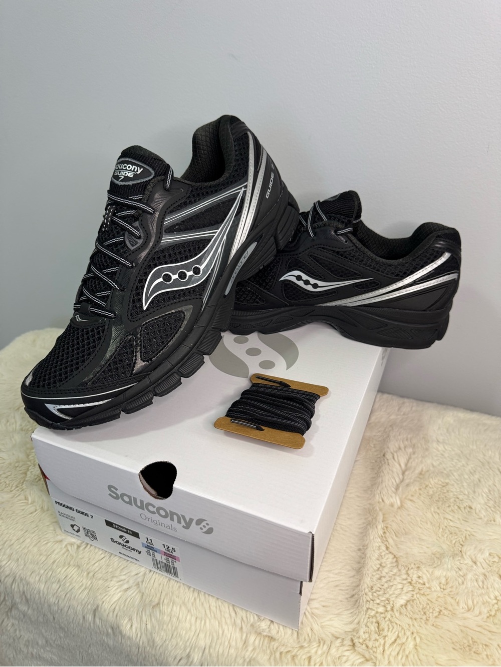 New in Box 🎬Saucony Progrid Guide 7
